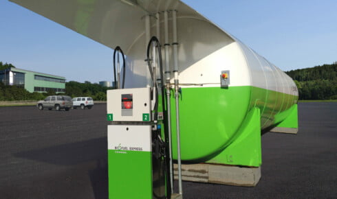 Biofuel Express br&auml;nsletank med tankpumpar hos en kund